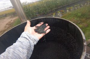 サラサラ籾殻くん炭の出来上がり